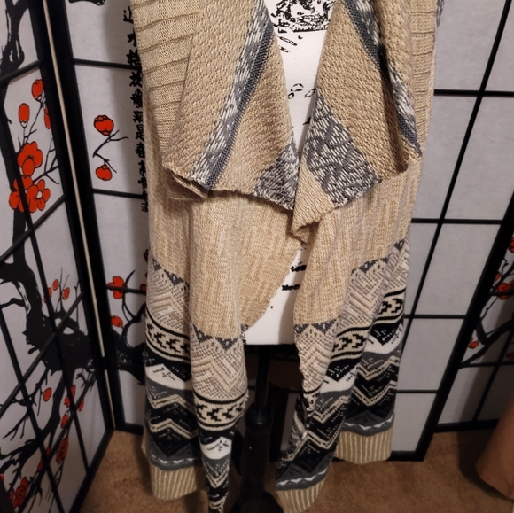 G.H. Bass & Co Ladies Acrylic Earthy Colors Aztec Art Vest Sleeveless/Size Small - Picture 4 of 8